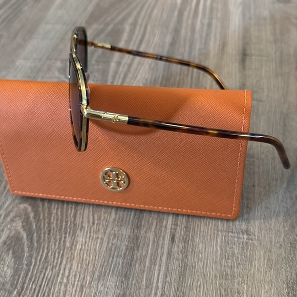 Tory Burch Tortoise Aviator Sunglasses - Picture 4 of 8